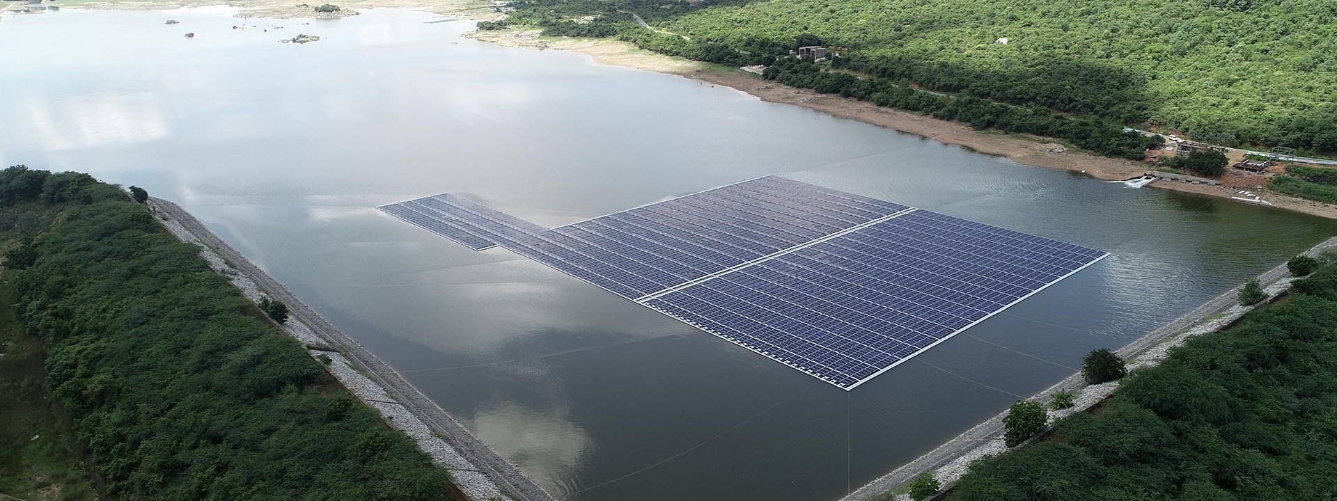 https://www.advanticsys.com/wp-content/uploads/2020/10/4mwp-floating-solar-pv-project-in-andhra-pradesh_photo1.jpg